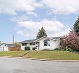 Beautiful 2 bed room legal basement at a lucrative spot of Thorncliff.