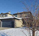 Beautiful 3-Bedroom Family Home in Rocky Ridge – Finished Basement