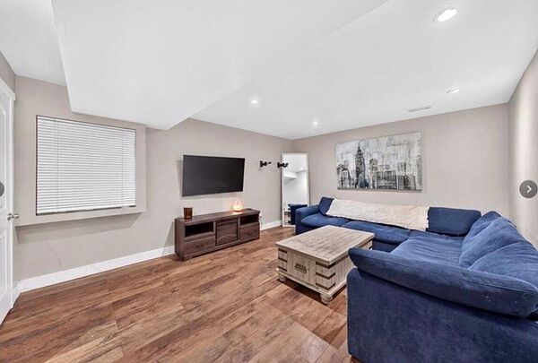 Private 1 Bedroom/Bathroom Basement Available in Shared House, Steps from Beach