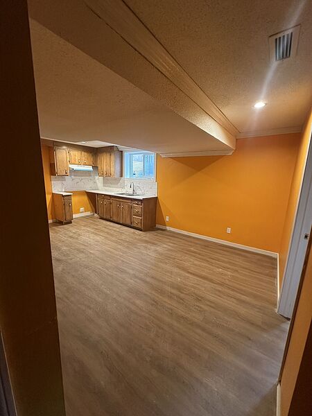 Spacious 2-Bedroom Basement Suite with Separate Entrance in Erin Woods SE
