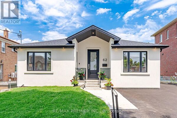 House in Toronto (Brookhaven-Amesbury)