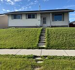 3 Bedroom Main Floor, Own Washer and Dryer, Rundle Northeast Calgary — Rundle, Calgary