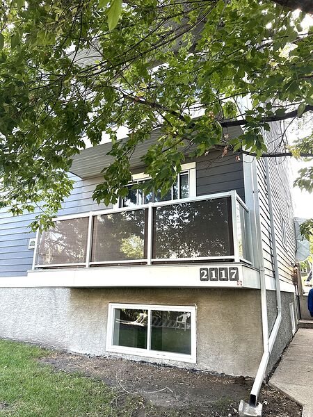 Bright Quiet Top-Floor Suite in Vibrant Bankview | Close to Downtown