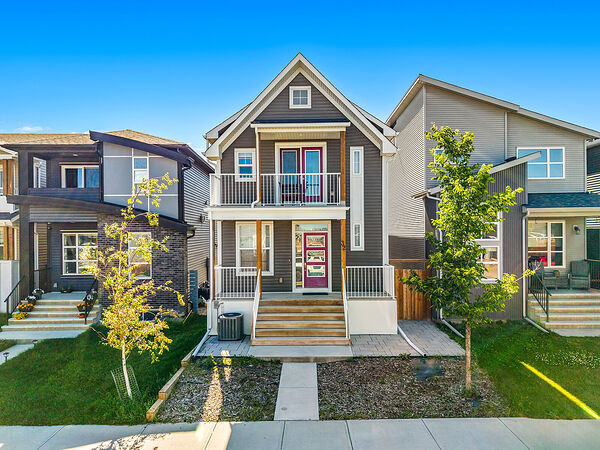 4 Bed, 2.5 Bath + Den Home in Livingston! Fully furnished!