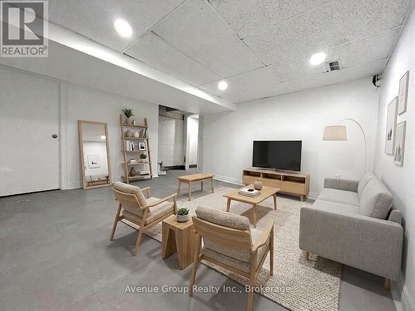 Row / Townhouse in Toronto (Trinity-Bellwoods)