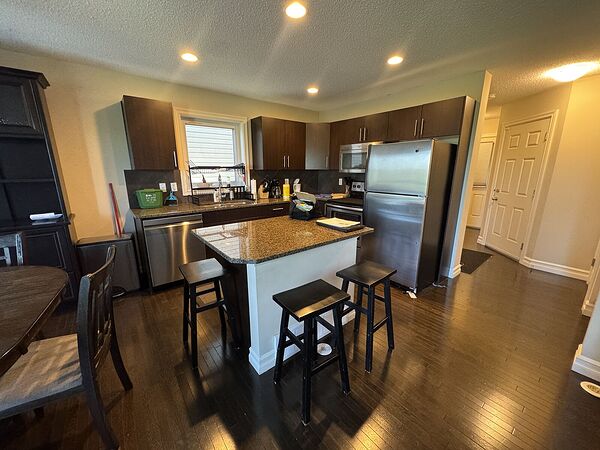 FULLY FURNISHED 3-Bed/2.5-Bath Duplex in Ellerslie Heights!