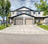 3 BEDS, 2.5 BATHS END-UNIT TOWNHOUSE | ATTACHED GARAGE+DRIVEWAY