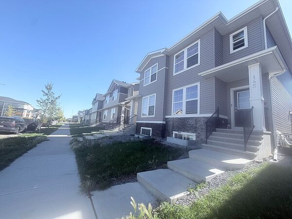 Like new 2-Storey 3-Bedroom 2.5bath Home in Ambleton