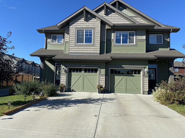GREAT 3 BED, 2.5 BATH, 2 STOREY HALF DUPLEX W/AN ATTACHED SINGLE GARAGE IN THE COMMUNITY OF THE ORCHARDS