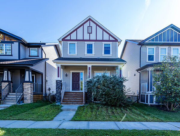 3 Bed + Den | 9’ Ceilings | 2.5 Baths | Secord