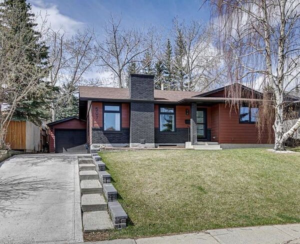 Beautifully Renovated 4-Bedroom Bungalow in Canyon Meadows