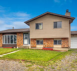 Bright  renovated 3 bedroom home in Castleridge