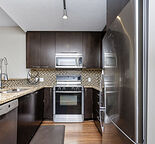 Bright 2 Bedroom, 2 Bathroom Corner Unit!