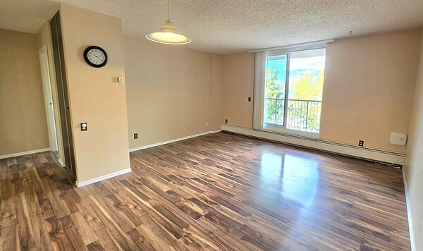2-Bedroom Corner Unit Condo in Dalhousie - Good Location for C-Train ,School.