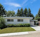 Spacious 4-Bed Brentwood Bungalow | Finished Basement, Garage & Private Yard