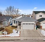 Spacious 2 Beds Walk-Out Basement in Sandalwood – Private Laundry & Garage!
