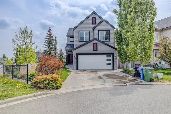 PRISTINE & HEAVILY UPGRADED 3+1 BEDROOM WALKOUT HOME IN COPPERFIELD