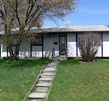 CONTEMPORARY 2 BEDROOMS -WALK TO SCHOOL&C-TRAIN STATION