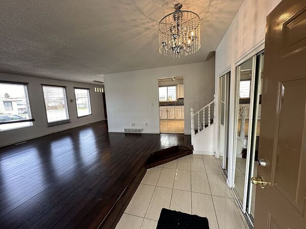 4 Bed 3 Bath House with Garage and Fireplace for Rent in Temple NE Calgary