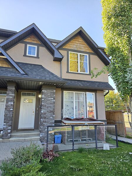 Convenient fourplex for rent