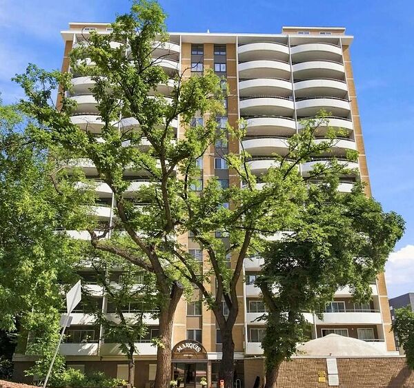 Beautiful 1bd condo downtown