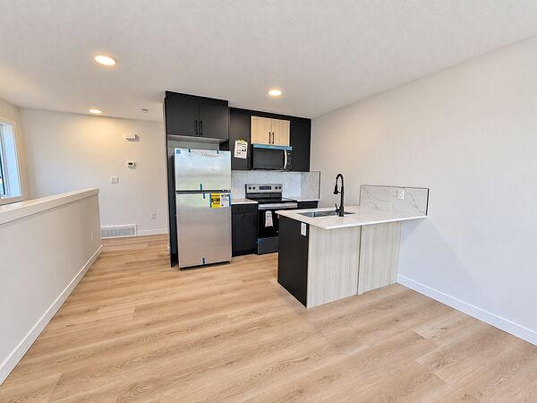 BRAND-NEW 1-BEDROOM GARAGE SUITE IN ALLENDALE
