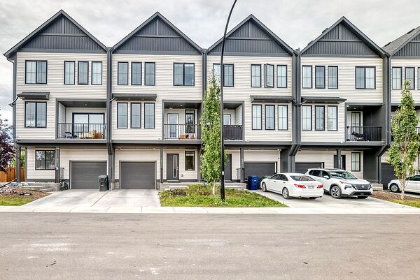 2 Bedroom + Den, 2.5 Bathroom with Garage Townhouse