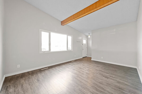 3 Bed Main Floor in Kenilworth