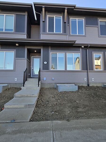 Modern brand new 3 bed 2.5bath spacious house for rent.