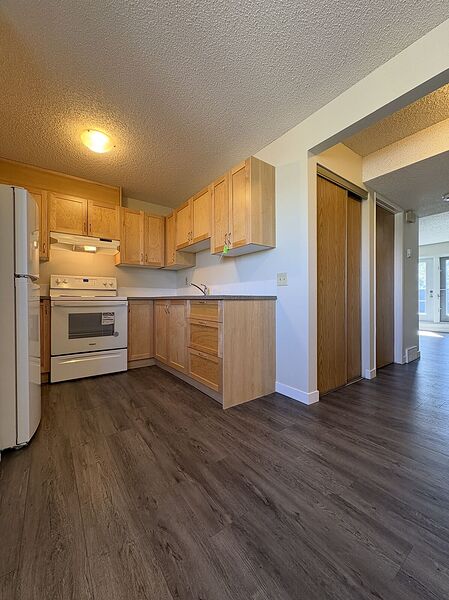 3 BEDROOM IN POPULAR COMPLEX IN MAYLAND HEIGHTS