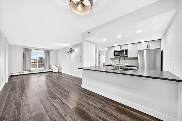 Super Clean - 2 BEDS/ 2 BATHS APARTMENT NEAR UNIVERSITY OF CALGARY
