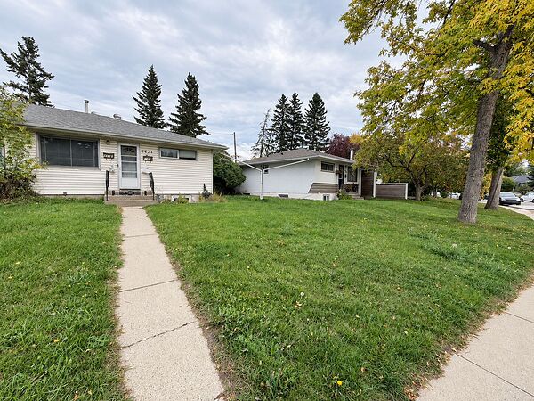 2-Bedroom Main-Floor Duplex in Rosemont