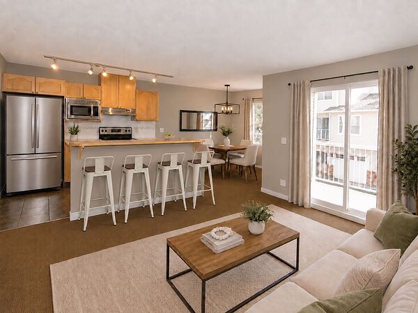 Flexible Term, Furnished Coach Hill Townhouse — Clean & Bright, Avail Dec 1st