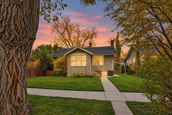 Charming Crescent Heights Bungalow – 3 Bedrooms + 2 Flex Rooms