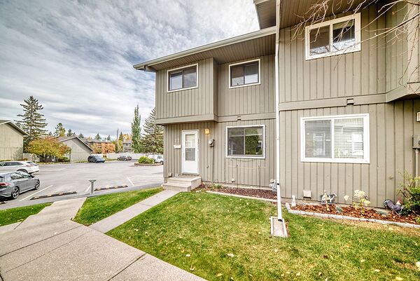 3-Bedroom Townhome with Fenced Backyard