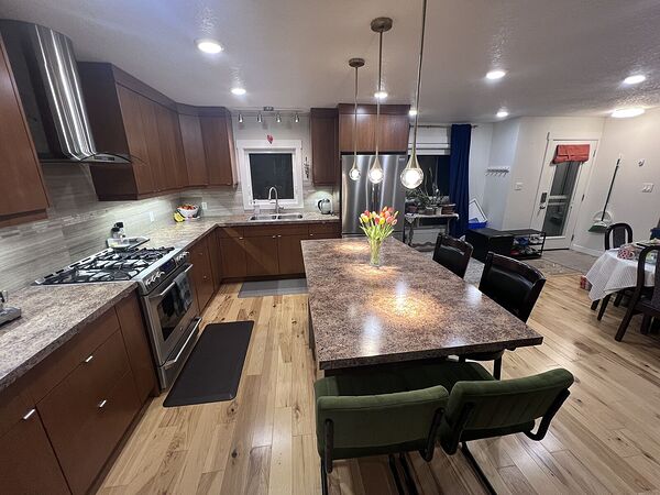 Quiet bungalow 4 bedroom 2.5 bath in Deer Ridge