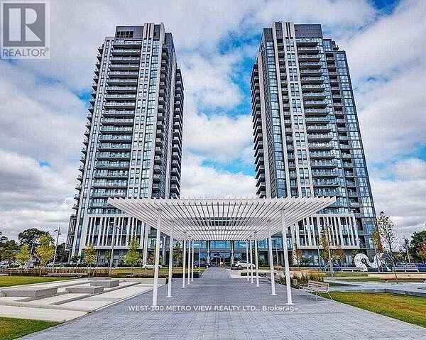 Apartment in Toronto (Islington-City Centre West)