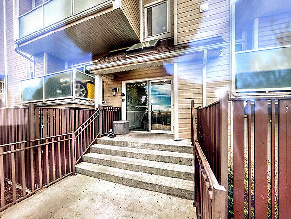 Big apartment near U of C and Market Mall