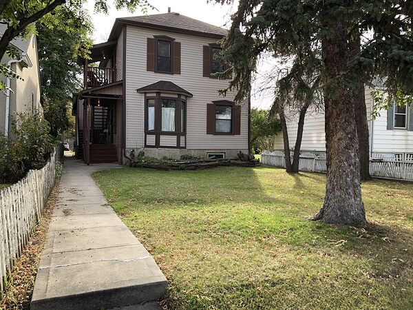 Character 2 Bedroom Suite Strathcona Area