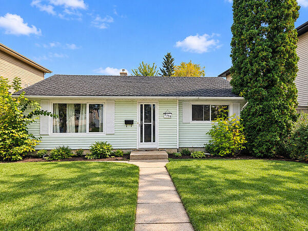 Two Beds Single House with Double Detached Garage in King Edward Park