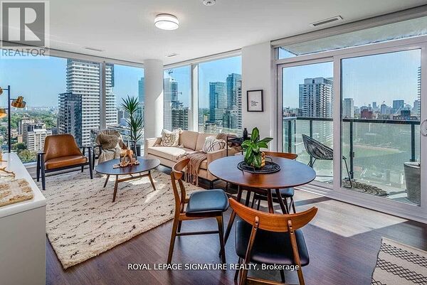 Apartment in Toronto (Mount Pleasant West)