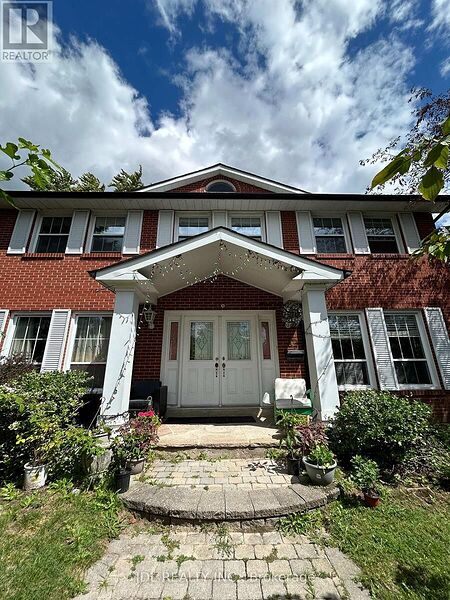 House in Toronto (Parkwoods-Donalda)