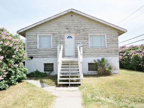 2 BEDROOM + 1 BATH | MAIN FLOOR UNIT IN FOREST LAWN