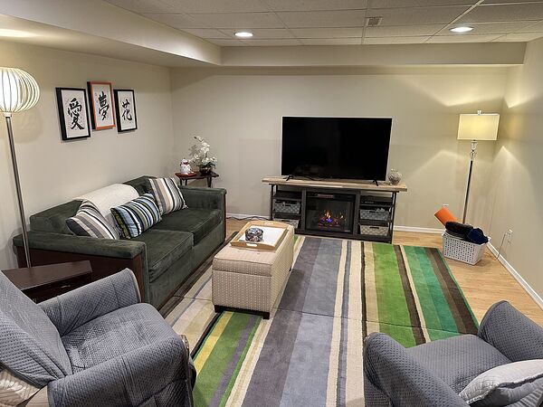 FULLY FURNISHED 1 Bedroom Basement with Utilities