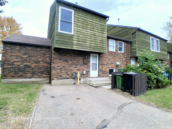 4-bedroom, 2.5-bathroom townhouse condo is located in the established community of Abbottsfield