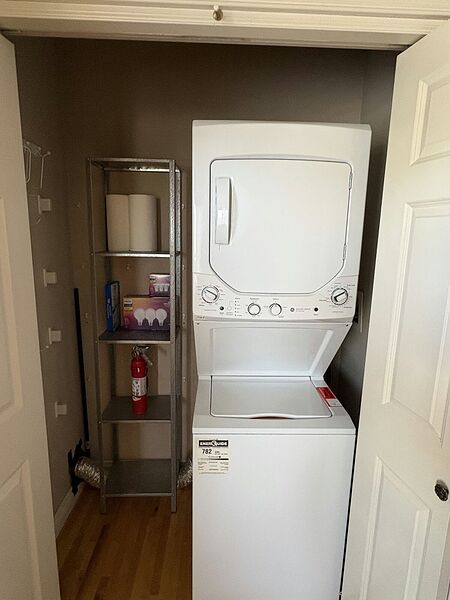 You're beautiful two bedroom condo in a great neighborhood of Renfrew