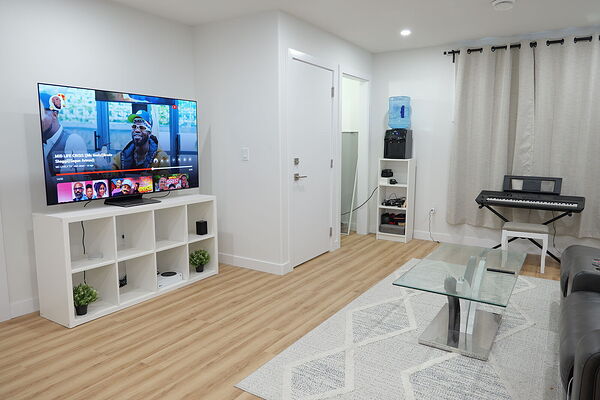 Cosy 1 bed 1 bath Legal Basement Suit Available