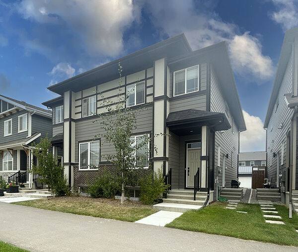 3 Bedroom + Den and Bonus Room in Mahogany!