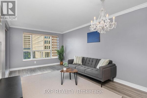 Apartment in Toronto (Bay Street Corridor)