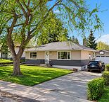 Spacious 3-Bedroom Home, Double Garage & Large Driveway